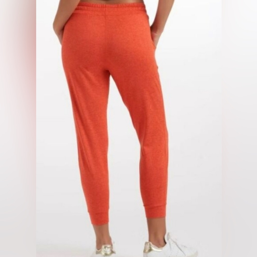 Vuori performance joggers